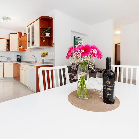 Apartments Sandra Ровин Екстериор снимка