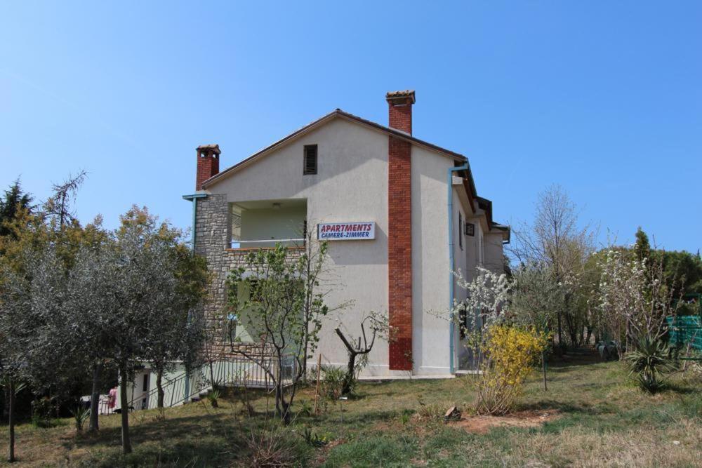 Apartments Sandra Ровин Екстериор снимка