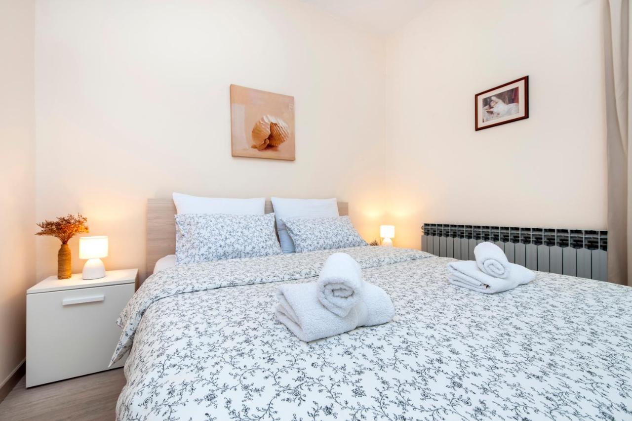 Apartments Sandra Ровин Екстериор снимка