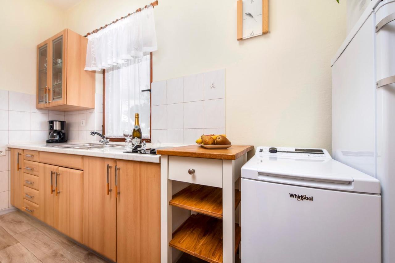 Apartments Sandra Ровин Екстериор снимка