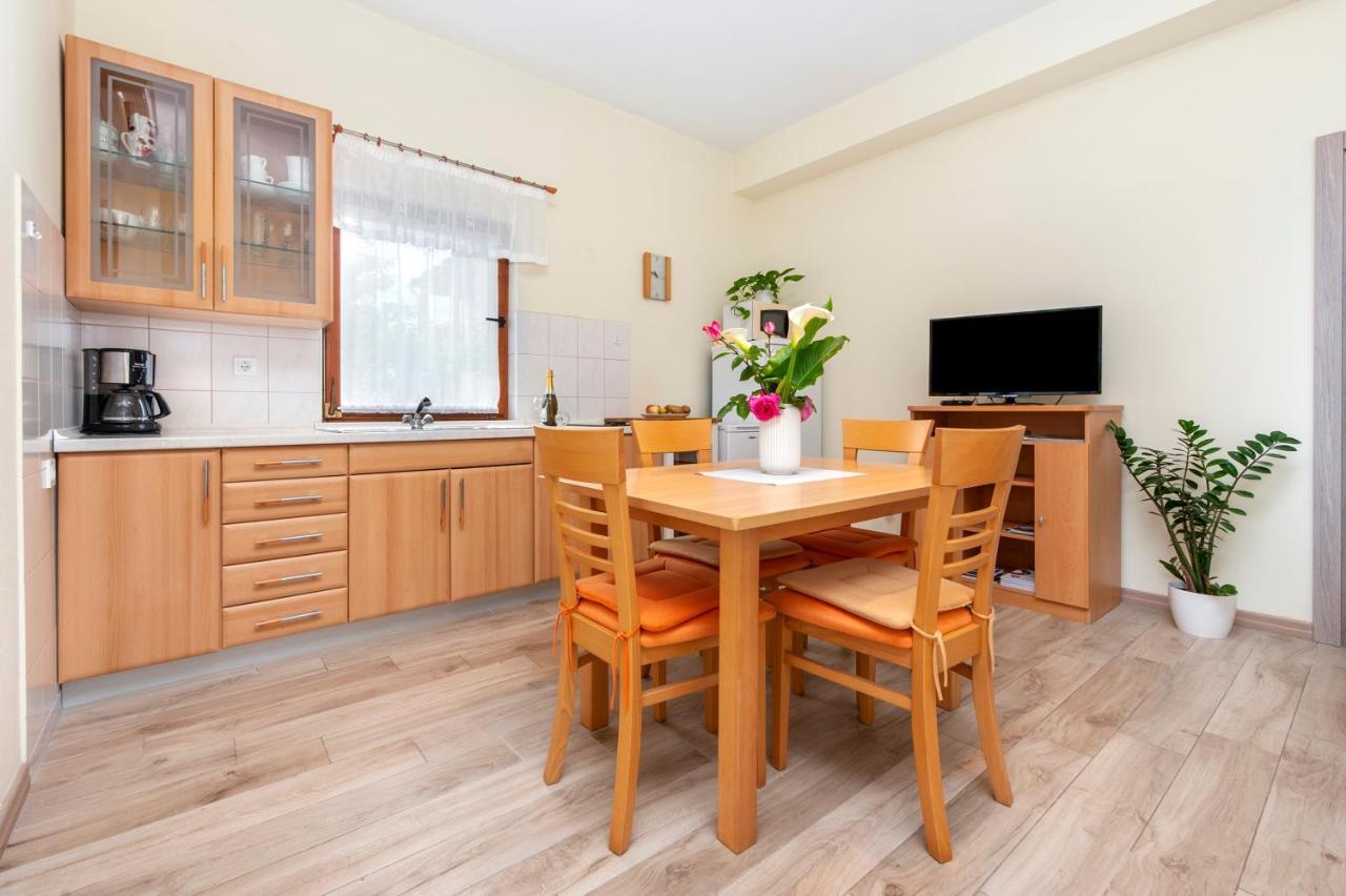 Apartments Sandra Ровин Екстериор снимка