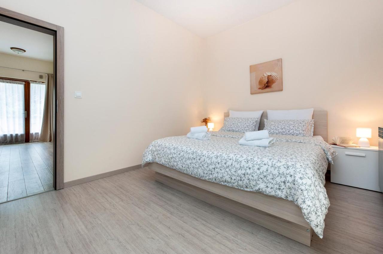 Apartments Sandra Ровин Екстериор снимка
