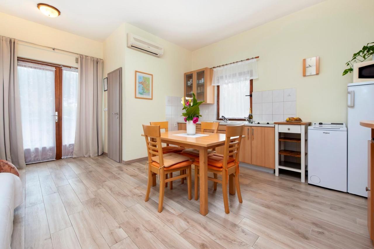 Apartments Sandra Ровин Екстериор снимка