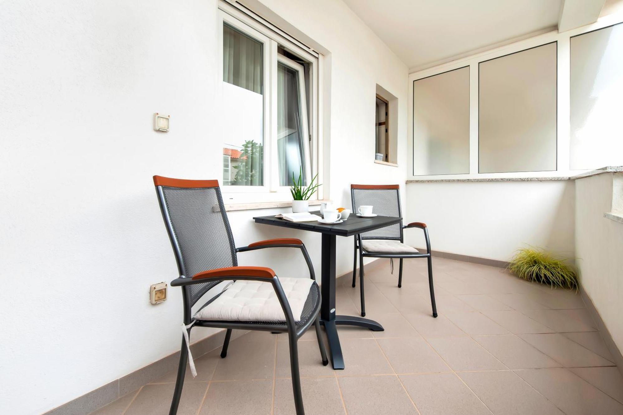 Apartments Sandra Ровин Екстериор снимка