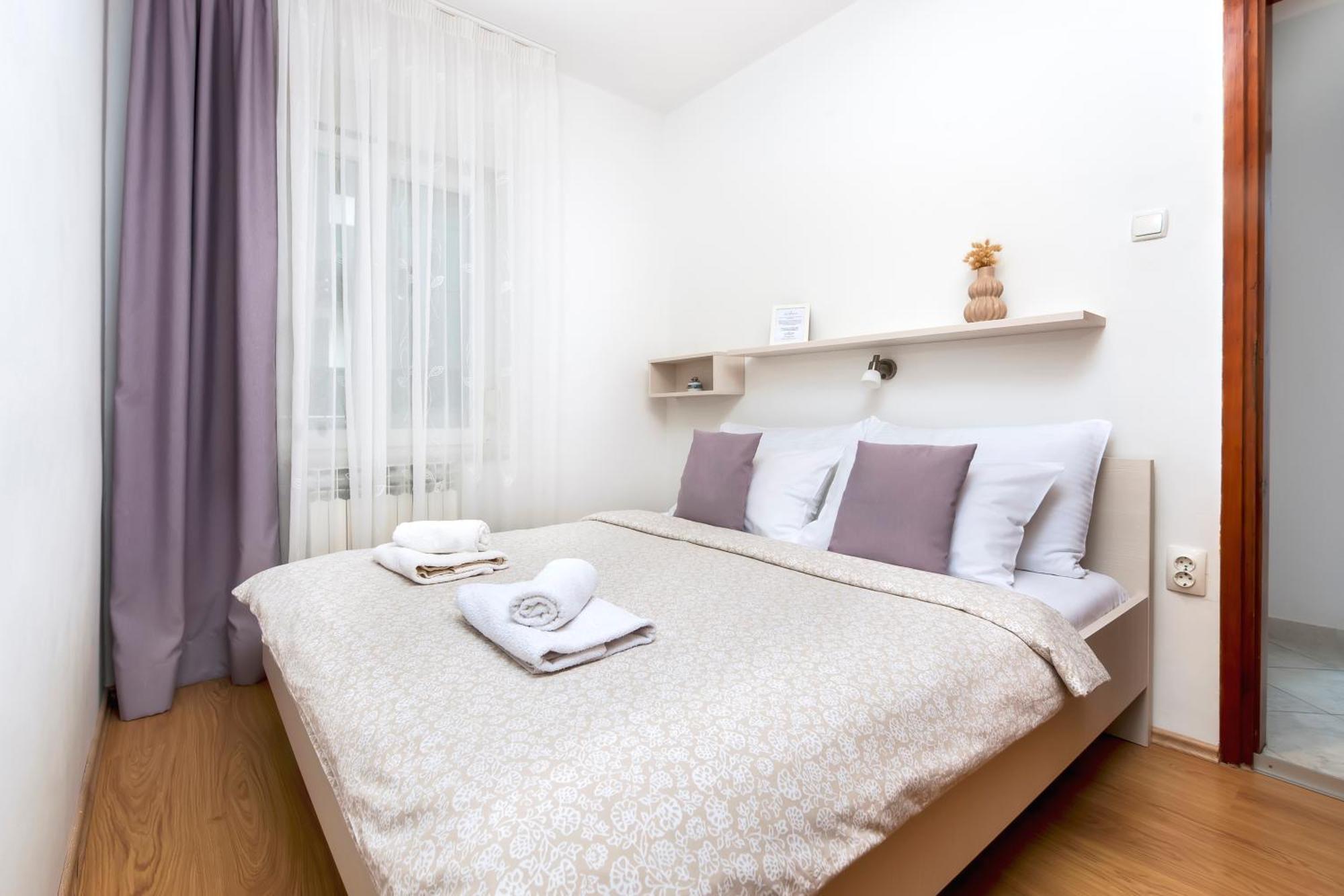 Apartments Sandra Ровин Екстериор снимка