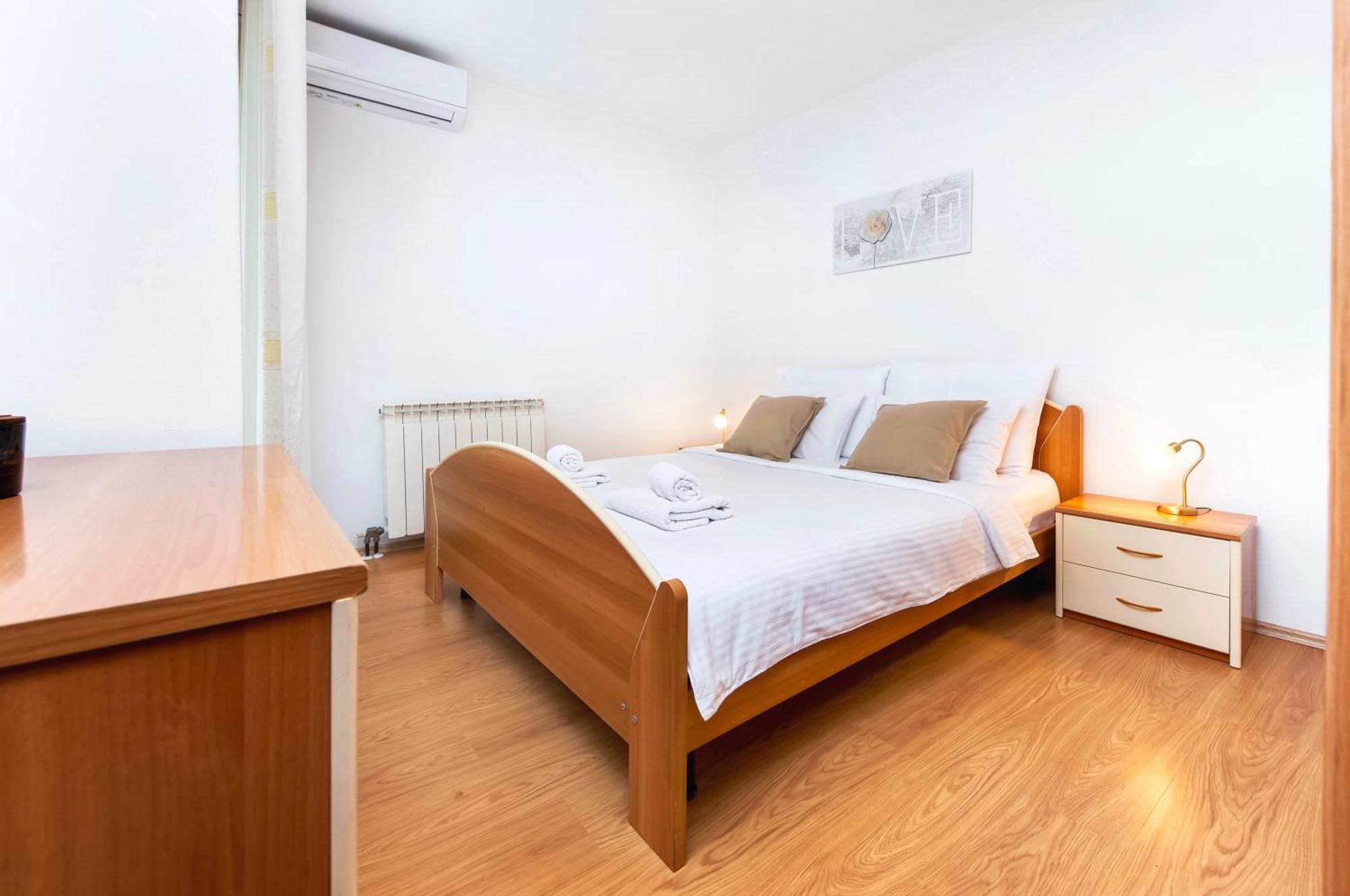 Apartments Sandra Ровин Екстериор снимка